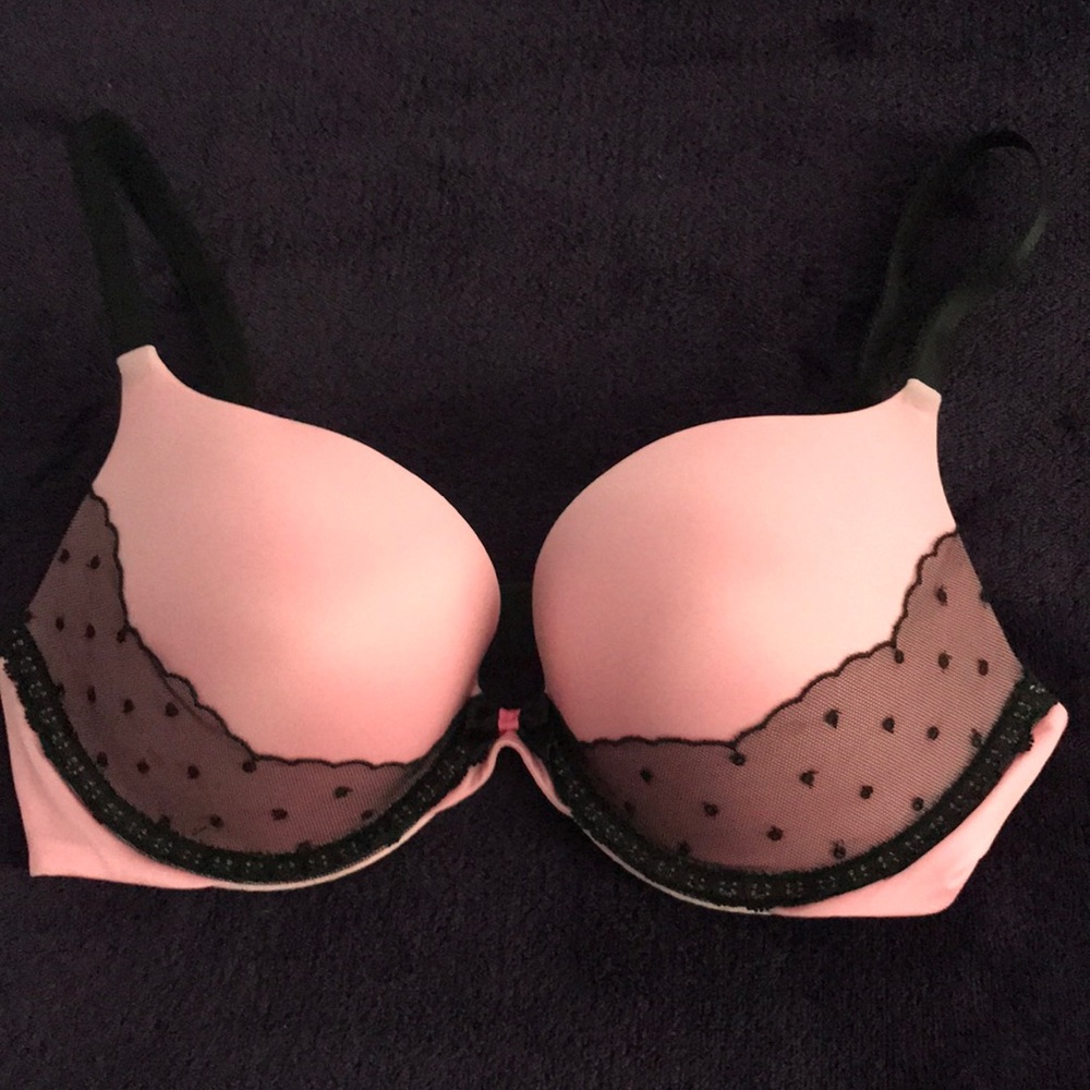 NWOT Victoria’s Secret 34C pink bra w/ black lace